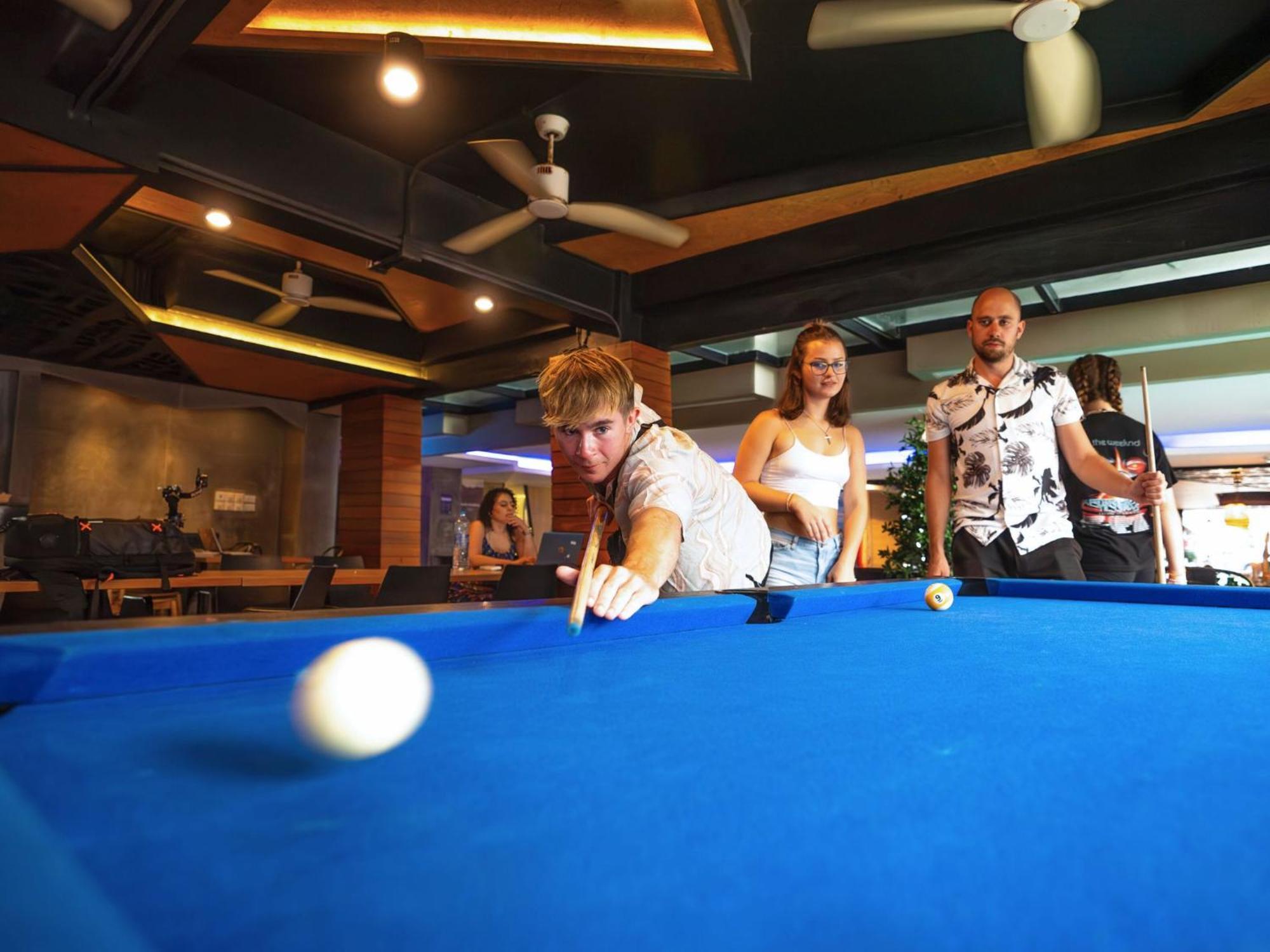 Mad Monkey Phuket Vandrehjem Patong Eksteriør billede