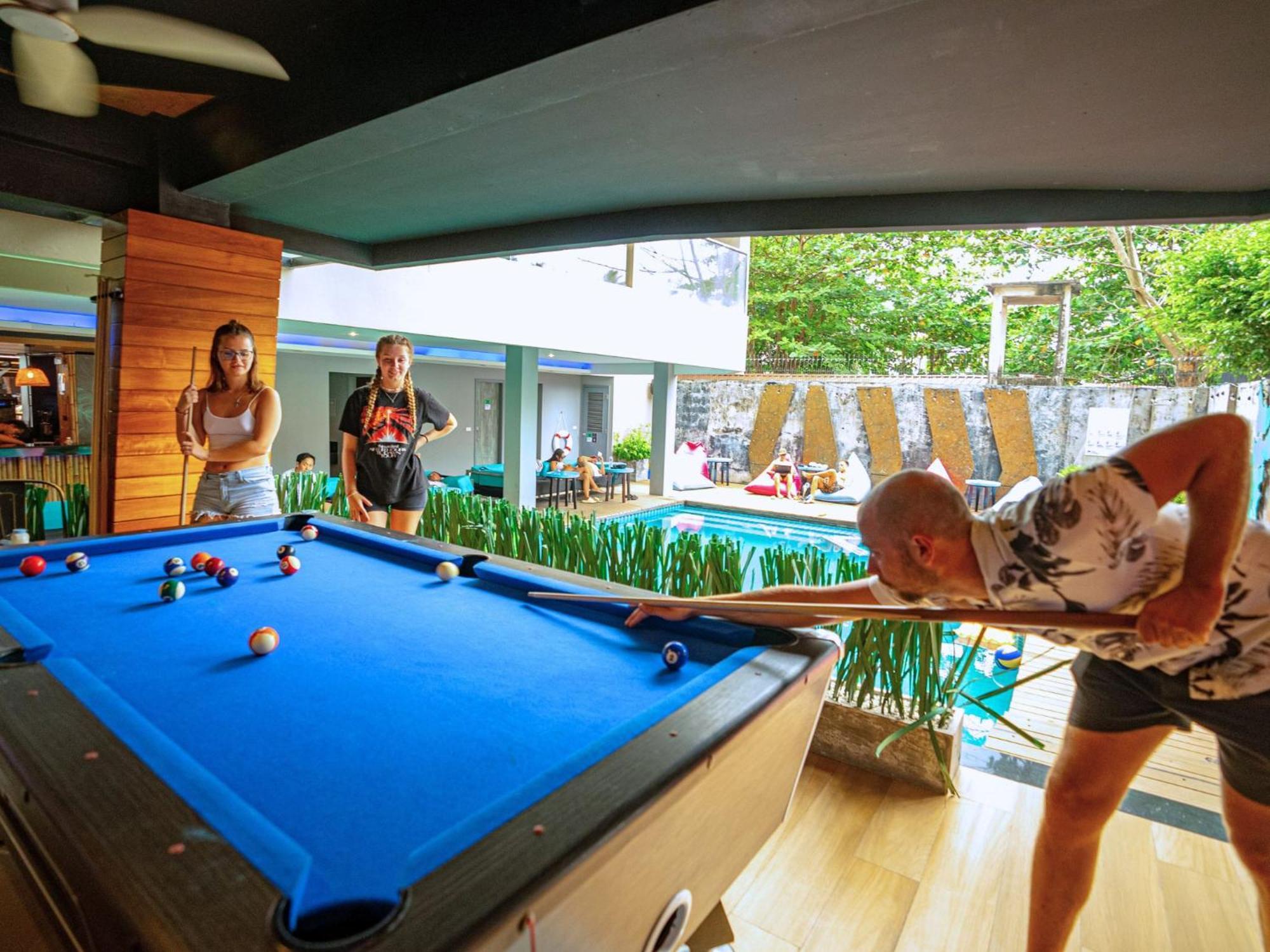 Mad Monkey Phuket Vandrehjem Patong Eksteriør billede