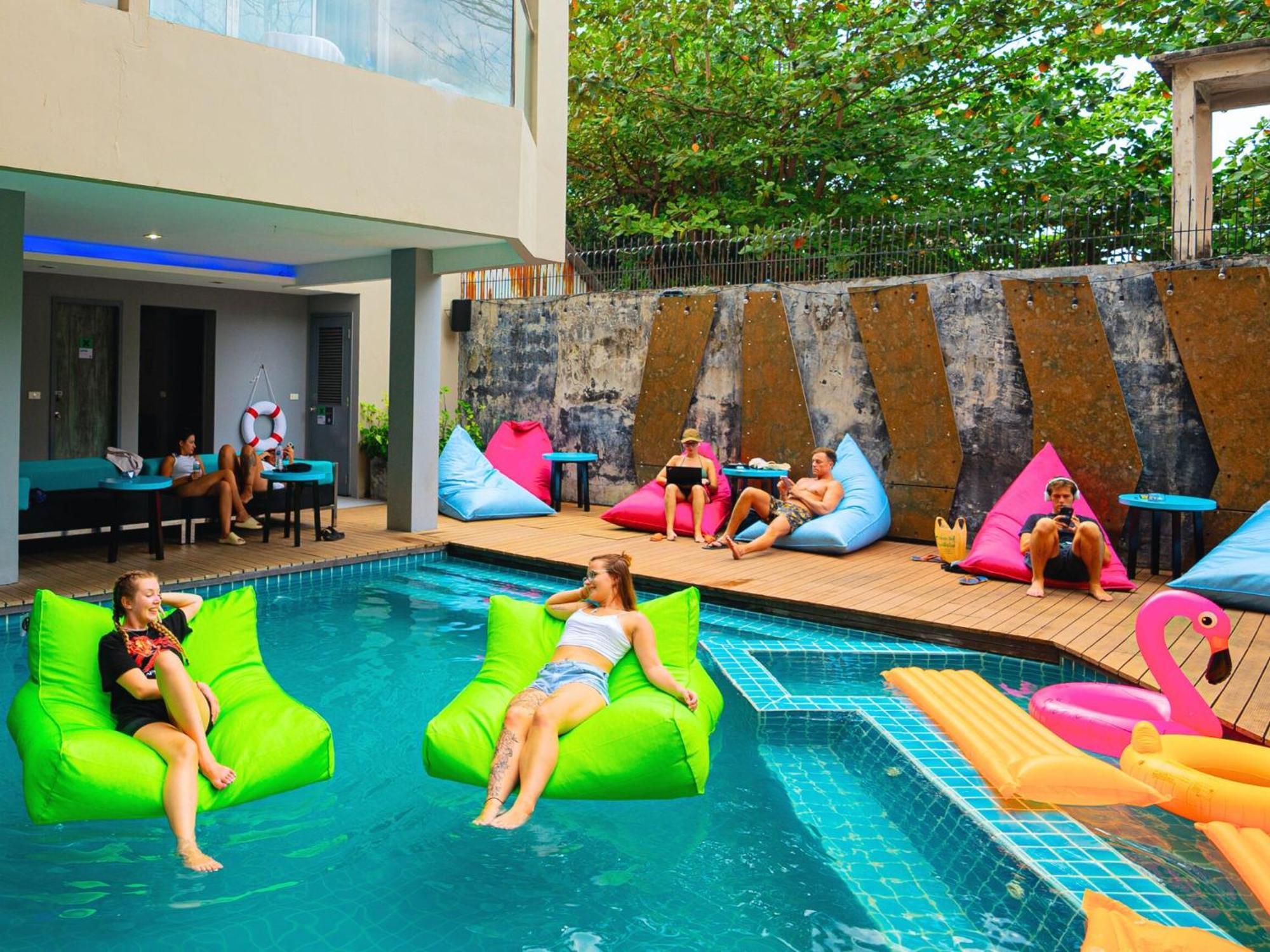 Mad Monkey Phuket Vandrehjem Patong Eksteriør billede