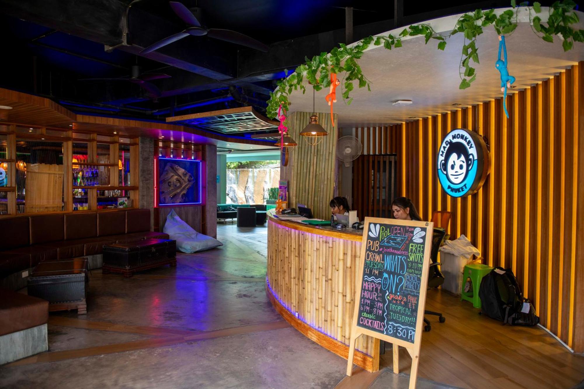 Mad Monkey Phuket Vandrehjem Patong Eksteriør billede