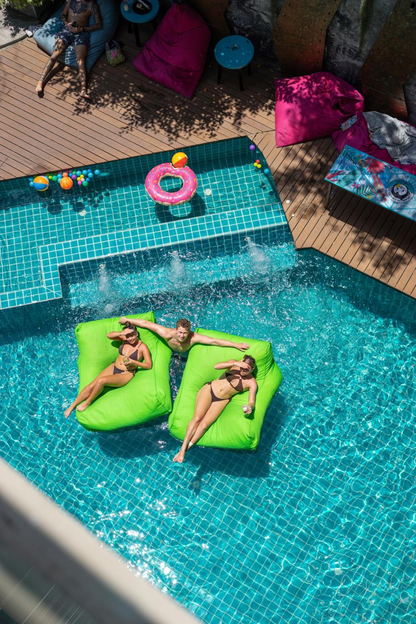 Mad Monkey Phuket Vandrehjem Patong Eksteriør billede
